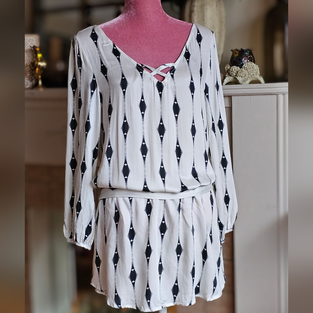 NWT Eberjey Voyeur beach cover-up. Size s/m.
